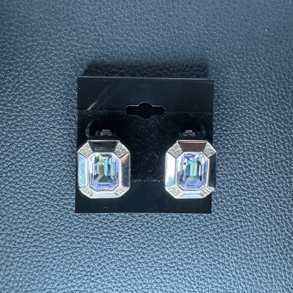 Vintage Christian Dior Aqua Blue crystal clip-on earrings - Picture 3 of 10